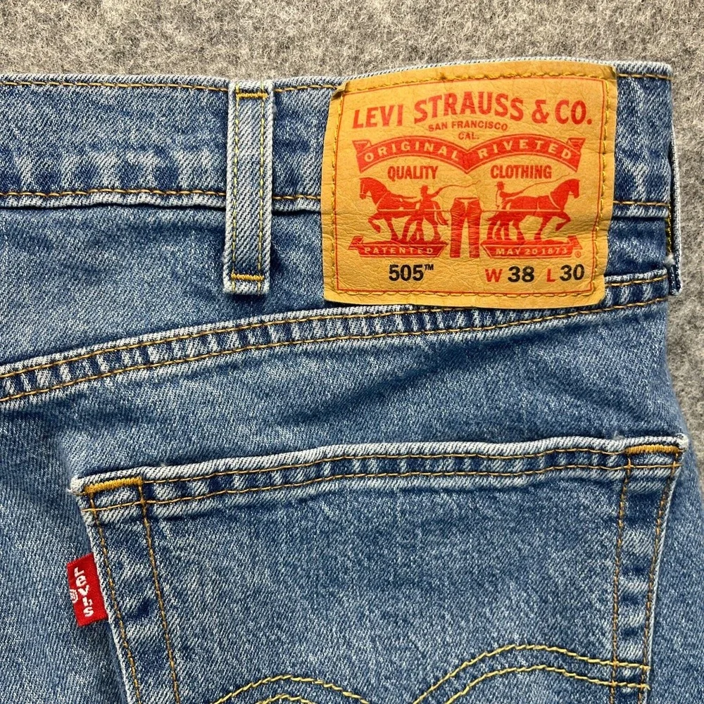 Levis Jeans Men's‎ 38x30 505 Regular Fit Straight Leg Light Wash Denim Pants